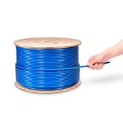 Cavo Solido Ethernet Cat6a Bulk, 1000ft, S/FTP, 23AWG, PVC CMR, Blu Questa immagine riguarda .