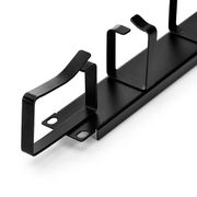 Organizador horizontal de cables con 4 anillos en forma de D y 2 anillos laterales verticales, 1U, acero, una cara, para 19" EIA Esta imagen trata sobre CMH-6DR1U.