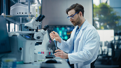 Laboratoire d'hôpital garantit une connectivité ininterrompue tout en économisant 70% sur les coûts de fibre optique