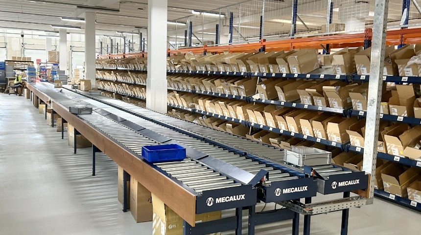 Internal layout and automated operation desk of FS Delaware Warehouse.