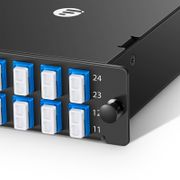 FHD™ MTP®-LCカセット, OS2シングルモード, ユニバーサル, 24芯, 2 x MTP®-12 (オス) - 12 x LCデュプレックス (ブルー), 最大0.35dB この写真はFHD-2MTP12LCDOS2Uに関するものです。