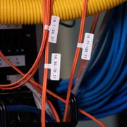 Esta imagen trata sobre M6-1-8425-FT.