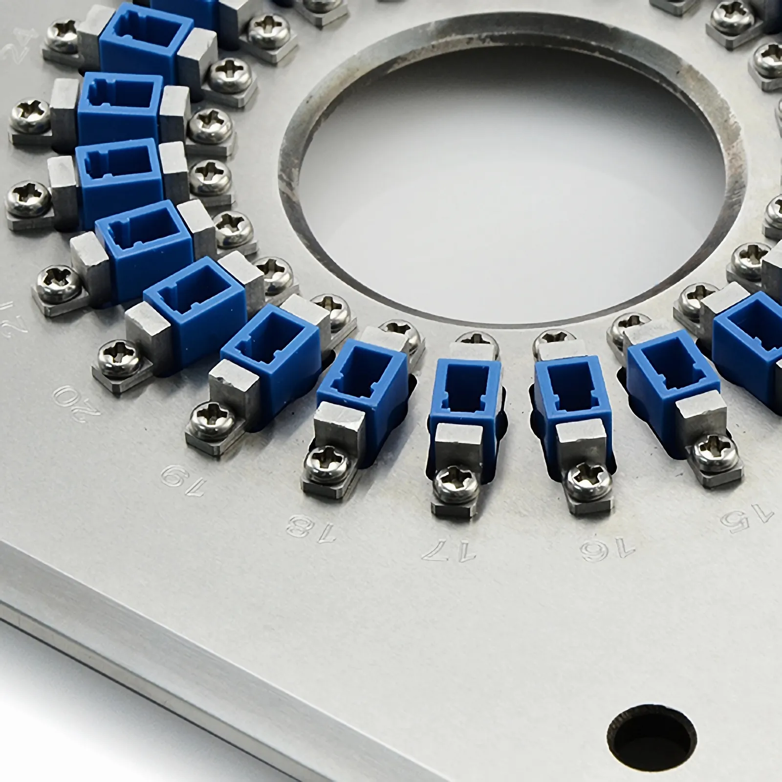 This picture is about LC/UPC-24.