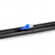 Panel ciego pasante, tira de cepillo, 1RU de 19 pulgadas de ancho Esta imagen trata sobre CMH-B1U.