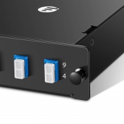 FHD™ MTP®-LCカセット、OS2シングルモード、ユニバーサル、8芯、MTP®-8(オス)- 4 x LCデュプレックス(ブルー)、0.35dB最大IL この写真はFHD-1MTP4LCDOS2Uに関するものです。